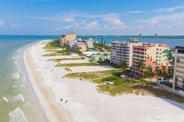 Отель Casa Playa Beach Resort