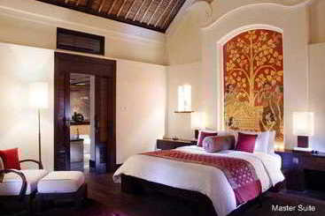 Отель Kupu Kupu Barong Beach Resort