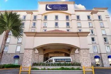 Hotel Mesaluna Near American Consulate
