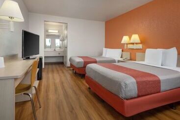 Motel 6 Buena Park, Ca Knotts Berry Farm Disneyland