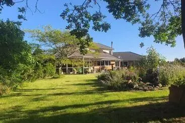 هتل Newlands Bed And Breakfast