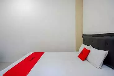 Hotel Reddoorz Near Hartono Mall Solo