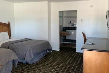 Hotel Raton’s Peak Inn