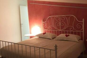 ユースホステル Tavern Di Arqua