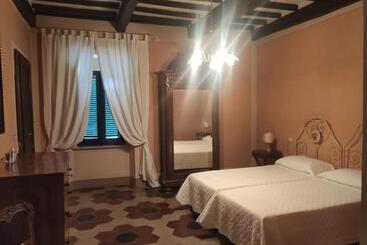 Hotel Borgo Villa A Tolli