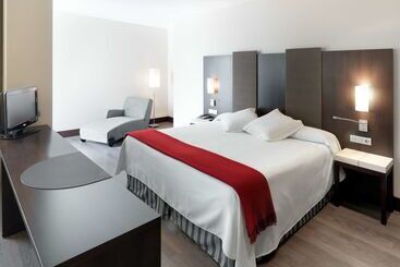 ホテル NH Campo De Gibraltar