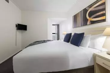 Отель Oaks Brisbane Aurora Suites