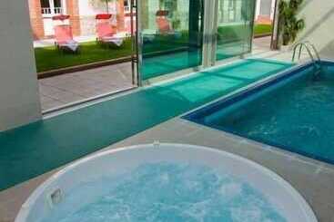 Отель Sandor Pavillon