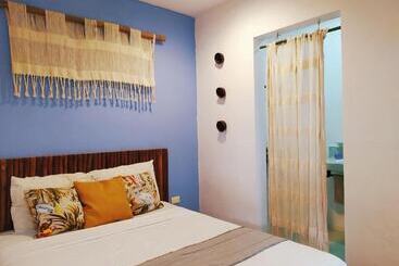 הוסטל Hostal Jardin