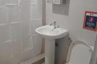 בית מלון כפרי Reddoorz At The Providence Tower