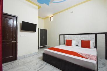 Hotel Oyo 48981  Savera