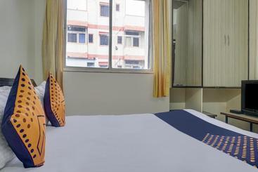 Отель Spot On 74569 Siddhi Lodge