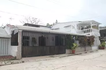 ペンション Posada Green Sea Villa Helen Kilometro 4 Circumbalar