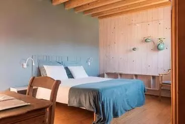 تختخواب و صبحانه Maison D Hôtes La Source Paisible