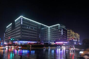 Atour Hotel Zhengzhou Xinzheng International Airport