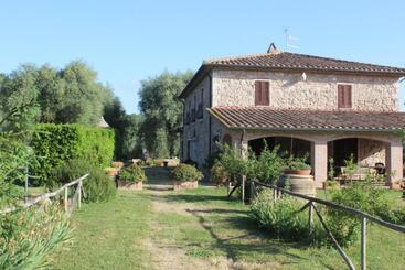 ホテル Agriturismo Il Poggiolo