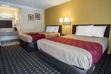 Отель Super 8 By Wyndham Albuquerque Downtown