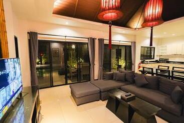 בית מלון כפרי The Bell Pool Villa Resort Phuket