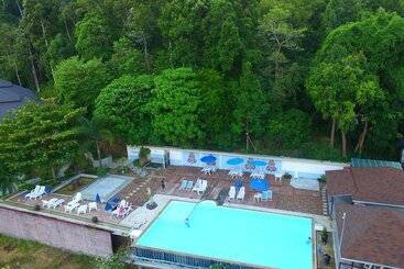 Koh Ngai Cliff Beach Resort