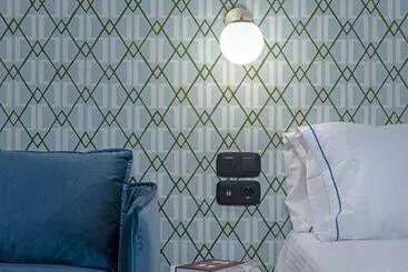هتل آپارتمان Acro Urban Suites