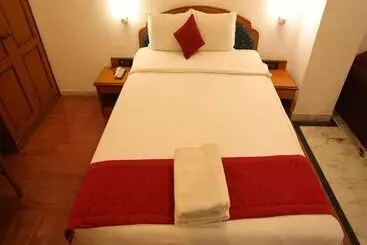 Hotelli Dfront Golden Palace