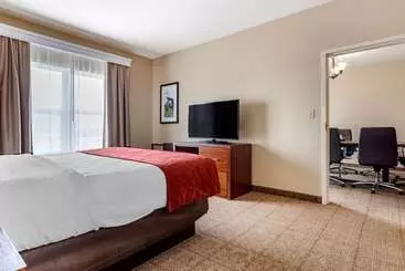 Отель Comfort Suites