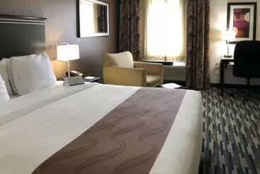 Отель Quality Inn & Suites Denver International Airport