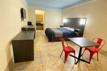 Отель Texas Inn & Suites Mcallen At La Plaza Mall And Airport