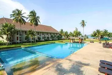 Hotel The Nouveau Chumphon Beach Resort And Golf
