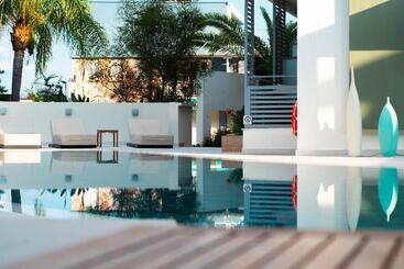 Flisvos Royal Hotel & Suites