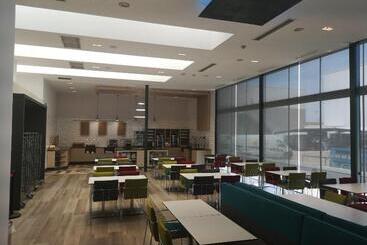 בית מלון כפרי Holiday Inn Express Madrid Leganes, An Ihg