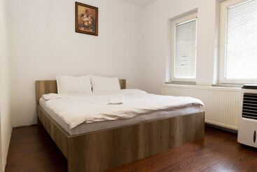 تختخواب و صبحانه Park