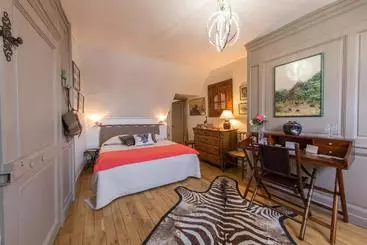 Pensiune Room In Guest Room This 10th Century Home Sits In An Extraordinary Setting In The Center Of Orlean