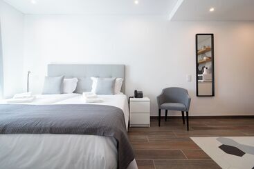 هتل آپارتمان Roots