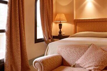 هتل Le Convivial Luxury Suites & Spa