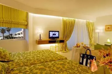 Kinetta Beach Resort And Spa