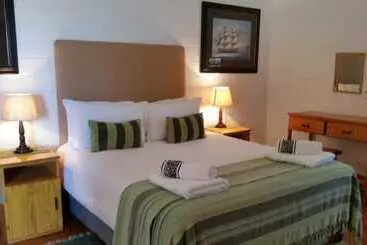 ペンション Bedrock Lodge