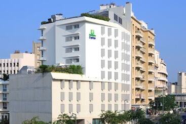هتل Holiday Inn Express Marseille Saint Charles, An Ihg