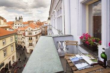 هتل Royal Road Residence