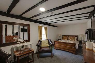 Hotel Stone Court House