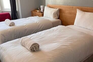 هتل The Gullivers