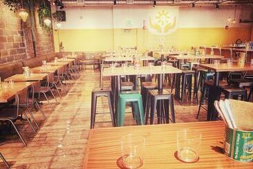 호텔 The Revolution