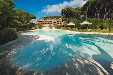 اقامتگاه Roccamare Resort Ville E Appartamenti