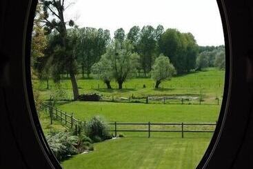 Отель Les Buis De Boscherville