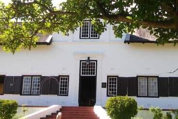 호텔 The Manor House At Knorhoek Estate