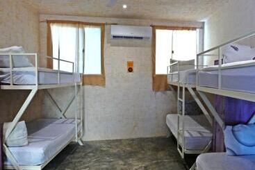 هاستل Valladolid 48 Hotel & Hostal