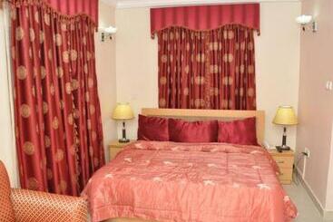 Pension (Hôtel basse catégorie) Room In Apartment   Auris Court   Economy