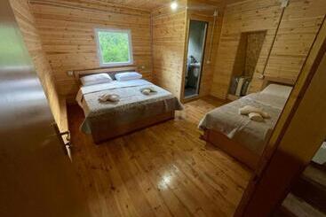 Pension (Hôtel basse catégorie) Bujtina Zemra Tradites