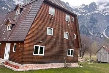 Pansiyon Bujtina Zemra Tradites