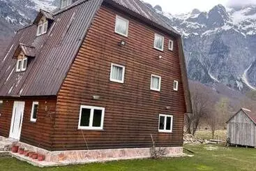 Pension Bujtina Zemra Tradites